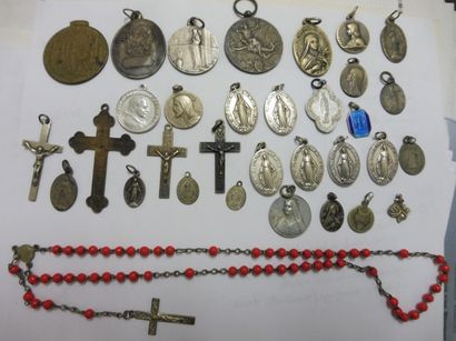 null LOT :

 24 Images pieuses

Imitation de Jésus Christ

Chapelet, croix, médailles...