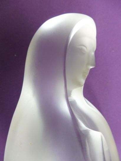 null ‘’Vierge Marie en prière’’

Cristal moulé Signé LALIQUE France 

H : 24,5 cm...