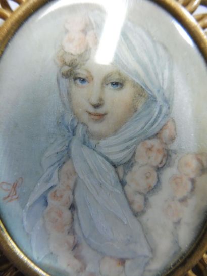 null MINIATURE-BROCHE ‘’jeune femme aux roses : Marie-Louise’’ Aquarelle sur ivoire...