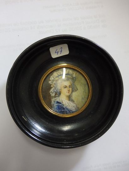 MINIATURE VIGIE LEBRUN (d’après) 

‘’portrait de Marie Antoinette à la robe bleue’’

Gouache...