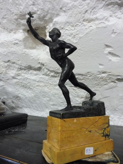 NENEHKAMEN Max Krise 

 ‘l’athlète vainqueur’’

Bronze - Socle en marbre jaune de...