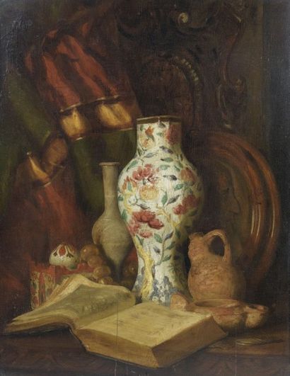 École Française du XIXe siècle 
Vase balustre, livre, objets de fouille et coffret...