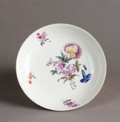 MEISSEN 
SOUCOUPE circulaire en porcelaine décorée en polychromie de fleurs.
XVIIIe...