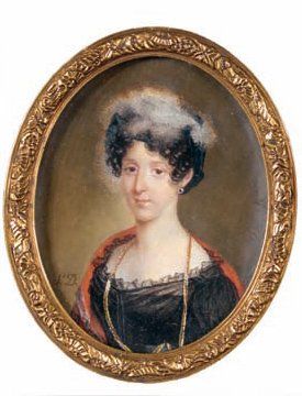 Ecole FRANÇAISE vers 1820 Portrait de jeune femme au collier d'or Gouache sur ivoire....