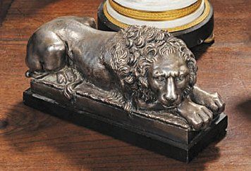 D'après CANOVA Lion couché Epreuve en bronze argenté, L. Oudry éditeur. Fin du XIXe...
