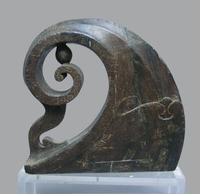 ARTS D'ASIE - ASIE DU SUD-EST PROUE DE PIROGUE représentant une spirale, en bois...