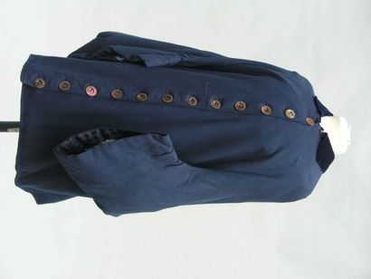 null VISITE griffée Worth, vers 1870-1880, sergé de laine bleu, col doublé de velours...