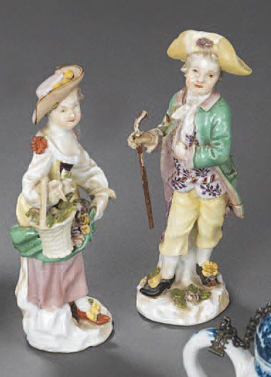 null - MEISSEN - Paire de statuettes représentant un jeune garçon et une jeune fille...