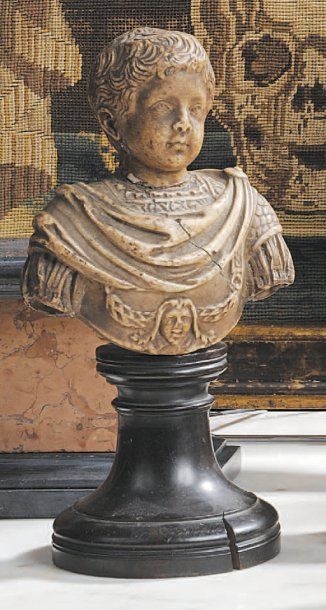 Buste en albâtre représentant un jeune empereur...