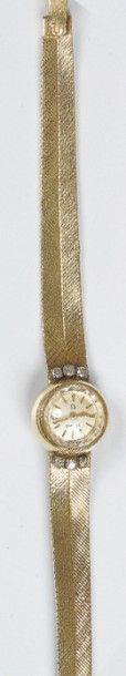 OMEGA N°459191
MONTRE-BRACELET de femme en or jaune, le cadran orné de six petits...