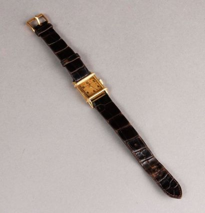 null MONTRE-BRACELET de femme en or jaune, bracelet cuir.
Vacheron-Constantin (accident,...