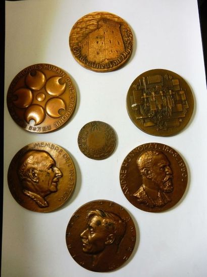 6 MEDAILLES en bronze : A. HONORAT, R. GARRK,...