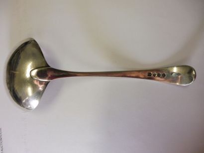 null CUILLER A SAUCE modèle uniplat Crest sur la spatule argent Angleterre : LONDRES...