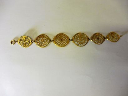 null BRACELET constitué par 6 coqs de montre en laiton doré XVIIIème