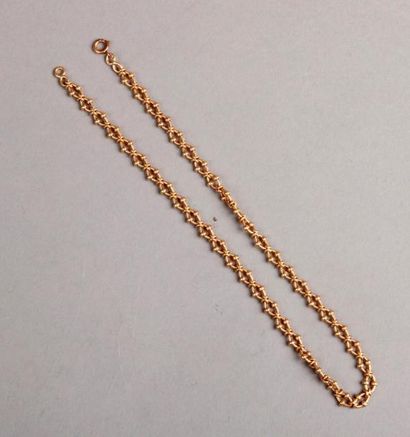 null Petit COLLIER ras de cou en or jaune, mailles ovales à attaches.
Pds: 30 g