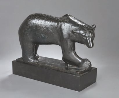Georges-Lucien GUYOT (1885-1973) Ours polaire Bronze à patine brun noir nuancé, présenté...