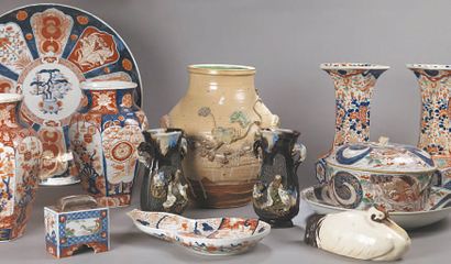 JAPON, Imari, XIXe siècle ENCRIER de forme rectangulaire en porcelaine décorée en...