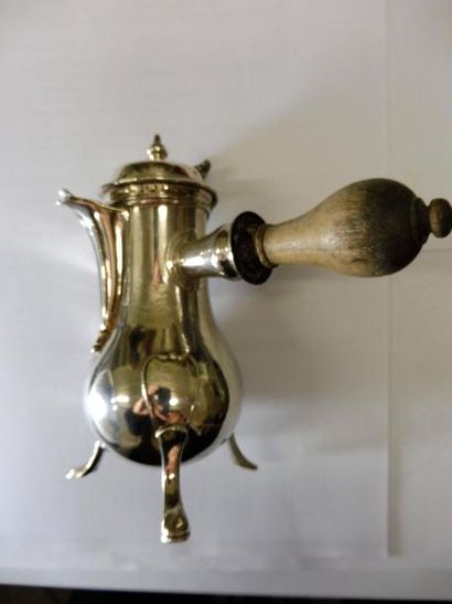 null CAFETIERE EGOISTE de forme balustre tripode, portée par trois pieds à attache,...