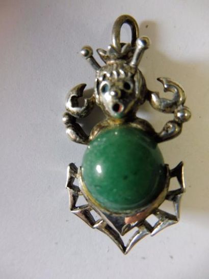 null 2 PENDENTIFS personnage ‘’scorpion’’ corps en aventurine verte et en œil de...