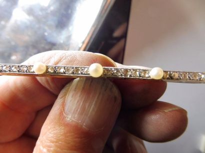 null GRANDE BROCHE BARRETTE alternance de 5 perles fines diam 0,2 cm et 26 diamants...