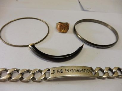 null LOT DE BIJOUX : bracelet d’identité gravé JM SAMSON argent ; bracelet demi jonc...