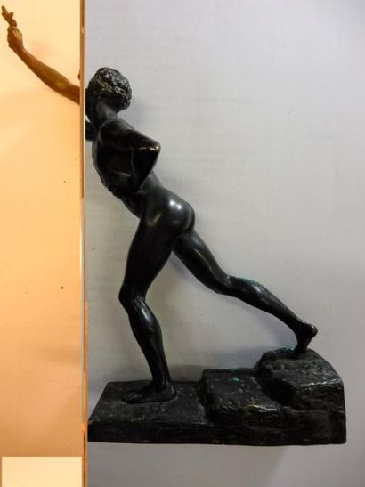 null NENEHKAMEN Max Krise ‘’l’athlète vainqueur’’ bronze patiné socle en marbre jaune...