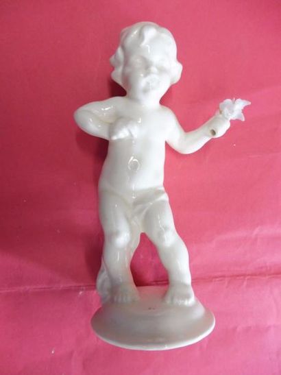 null PAIRE ‘’d’amours au buisson’’ porcelaine blanche H : 19,5 cm (élément complémentaire)...