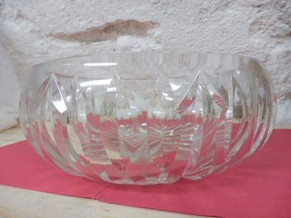 null COUPE circulaire à décor de cannelures rayonnantes, cristal taillé H : 10 cm...