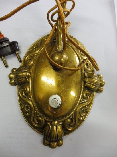 null PAIRE DE LAMPES DE CHEVET en applique métal doré - H : 23 cm (montées à l’é...