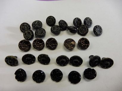 null LOT DE PETITS BOUTONS : 12 ronds ‘’fleur ‘’ métal sur noir diam 1,1 cm – 7 ronds...