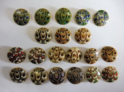 null 20 BOUTONS moyens décor d’arabesque émaux polychromes métal doré diam 2,2 cm...