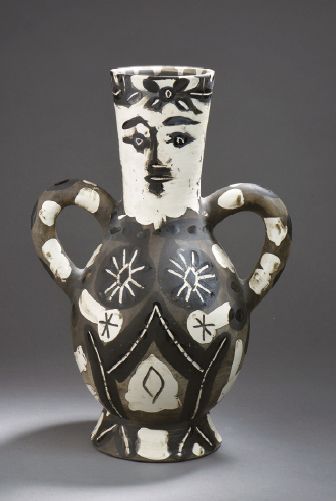 Pablo Picasso (1881-1973) 
MADOURA VASE balustre sur piédouche à deux anses en céramique...