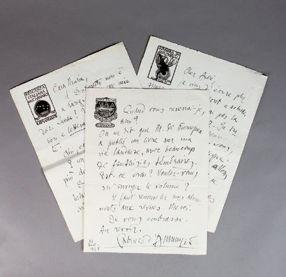 D'ANNUNZIO (Gabriele) 
Trois Lettres autographes signées, ornées de vignettes gravées,...