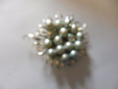 null BROCHE "tournesol" constituée de 16 perles de culture de couleur grise diam...