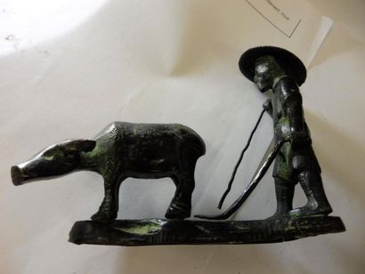 null "Paysan au buffle" Bronze à patine noire H : 11,5 – 14 x 4 cm