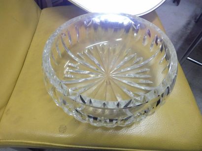 null COUPE circulaire à décor de cannelures rayonnantes cristal taillé H : 10 cm...
