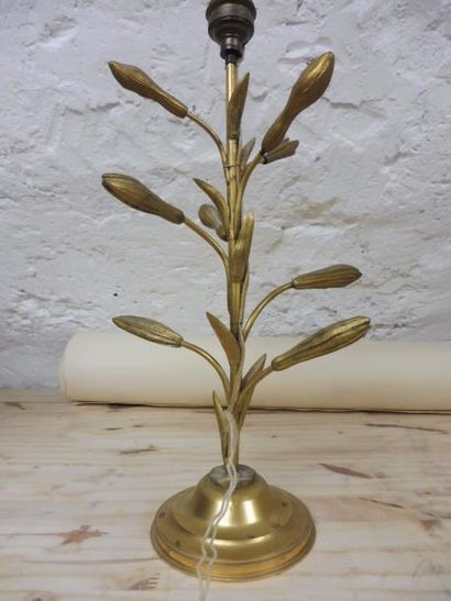 null LAMPE à base ronde "tige de lys en bourgeon" bronze doré H : 35 cm monté à ...