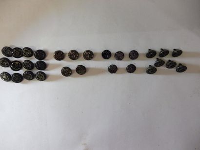 null LOT DE PETITS BOUTONS : 12 ronds "fleur " métal sur noir diam 1,1 cm – 7 ronds...