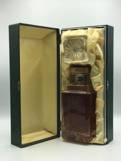 null 1 bouteille Whisky "Quintessence" 25 ans blended Airdrie (niveau: lég.bas, coffret...