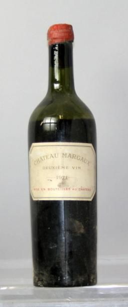 null Une bouteille Le Deuxième de Château MARGAUX 1er GCC - Margaux 1921.
(Etiquette...