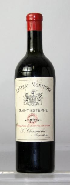 Une bouteille Château MONTROSE 2ème GCC -
Saint...