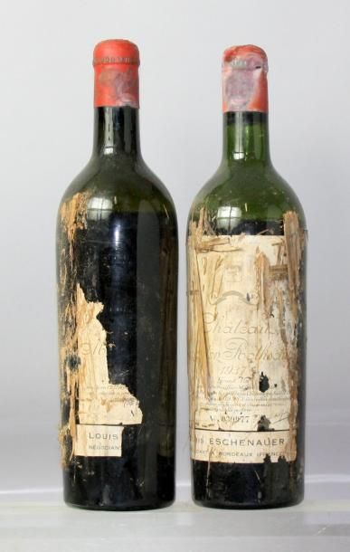 null Deux bouteilles Château MOUTON ROTHSCHILD 1er GCC - Pauillc 1937.
(Niveau bas,...