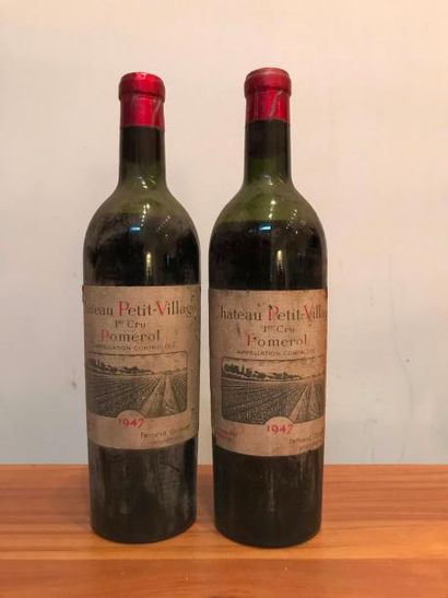 Deux bouteilles Château PETIT VILLAGE -
Pomerol...