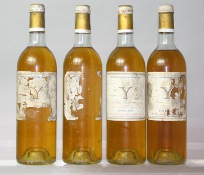 Quatre bouteilles Y de Château D'YQUEM 1977.
(Etiquettes...