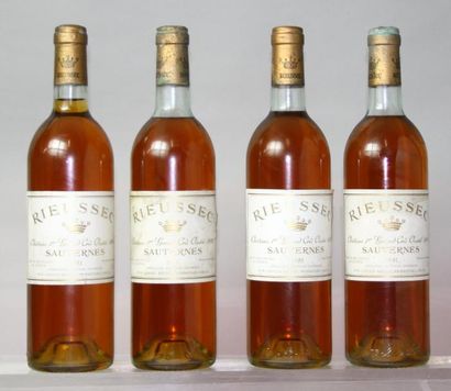Quatre bouteilles Château RIEUSSEC 1er CC...