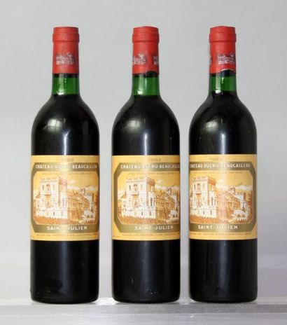 null Trois bouteilles Château DUCRU-BEAUCAILLOU 2ème GCC - Saint Julien 1982.
(Etiquettes...