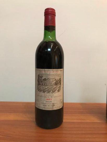 Une bouteille Château DUHART MILON ROTHSCHILD...
