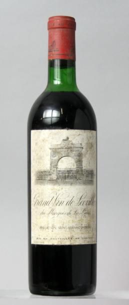 Une bouteille Château LÉOVILLE LAS CASES...