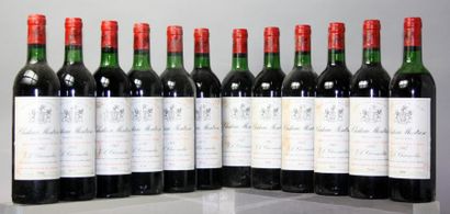 Douze bouteilles Château MONTROSE 2ème GCC...
