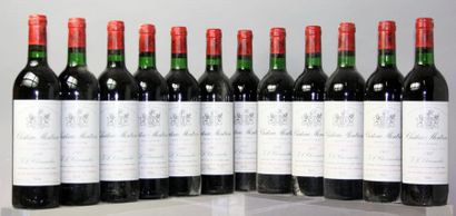 null Douze bouteilles Château MONTROSE 2ème GCC - Saint Estephe 1983.
(Caisse bois...